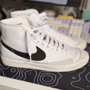 Nike blazers White with Black Details men’s 10